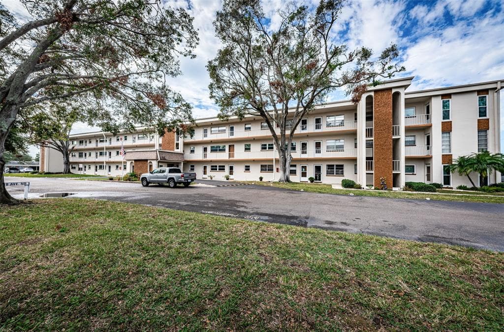 5880 38TH AVENUE N UNIT 108 ST PETERSBURG, FL 33710