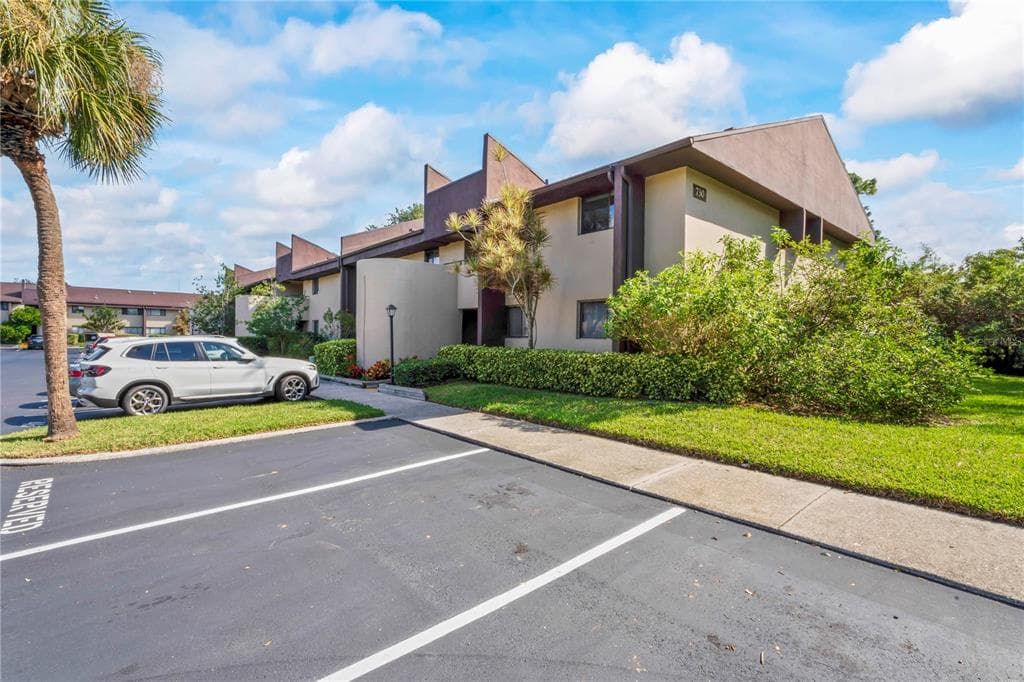 730 S VILLAGE DRIVE N UNIT 102 ST PETERSBURG, FL 33716