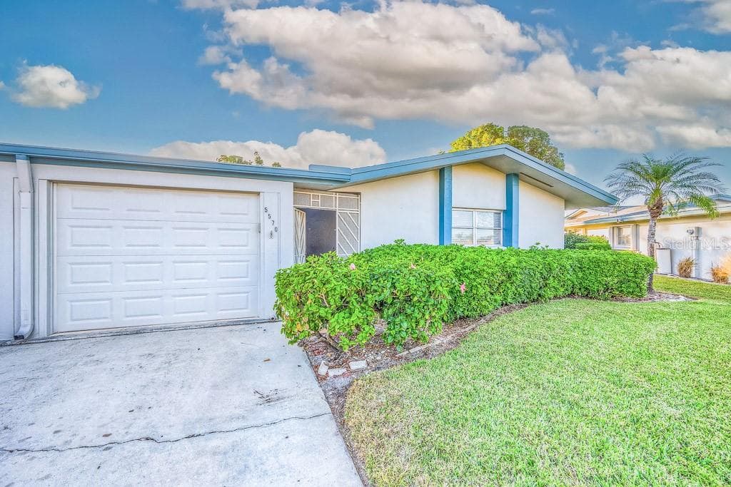 5570 HAMLET LANE FORT MYERS, FL 33919
