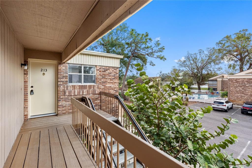 10455 CARROLLBROOK COURT UNIT 213 TAMPA, FL 33618