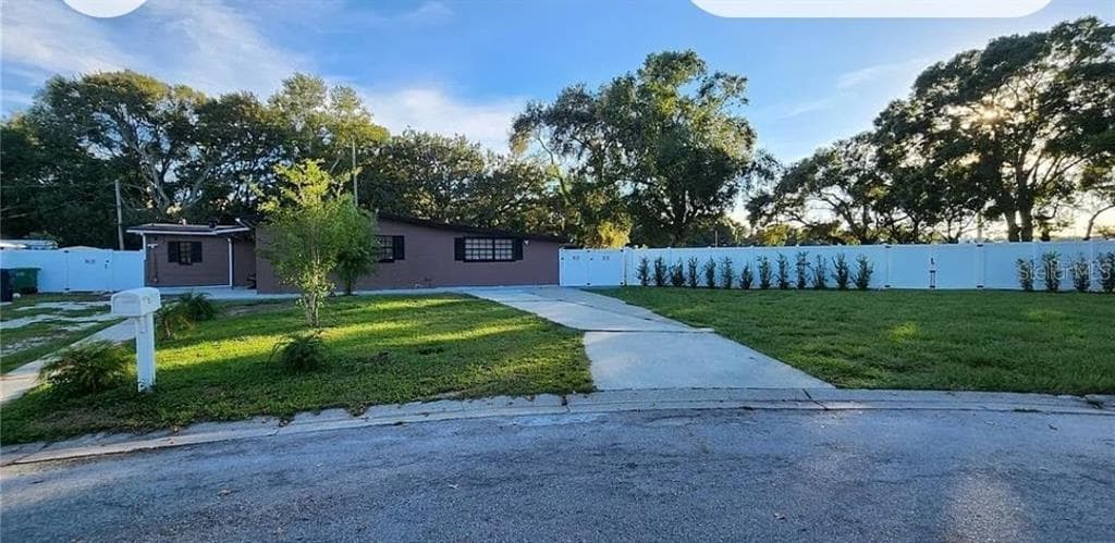 4504 N LINCOLN AVENUE TAMPA, FL 33614