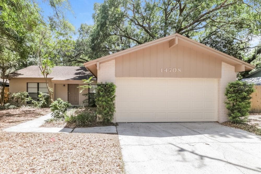 14708 OAK VINE DRIVE LUTZ, FL 33559