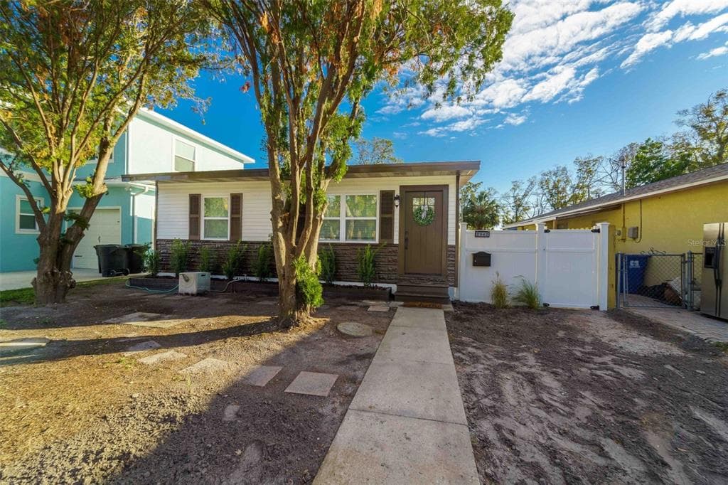 2942 24TH AVENUE N ST PETERSBURG, FL 33713