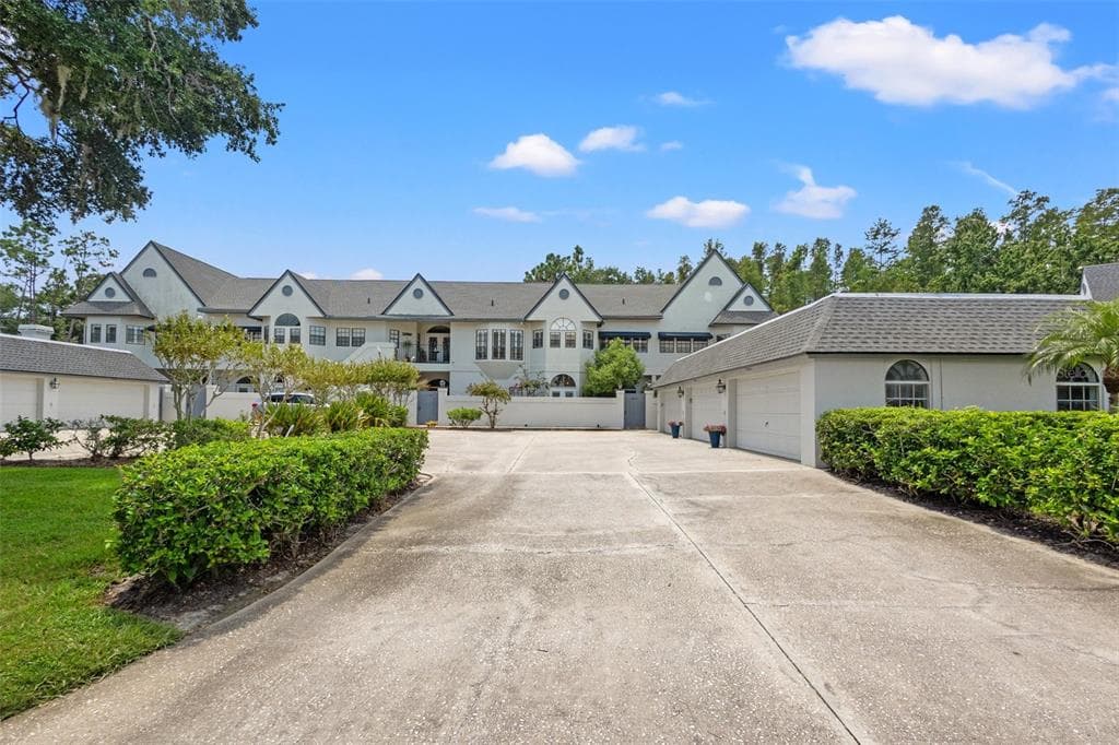 18732 WIMBLEDON CIRCLE LUTZ, FL 33558