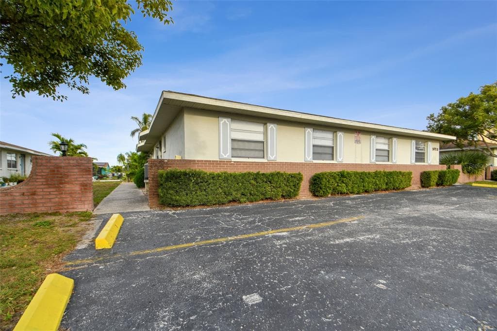 1025 APOLLO BEACH BOULEVARD UNIT D APOLLO BEACH, FL 33572