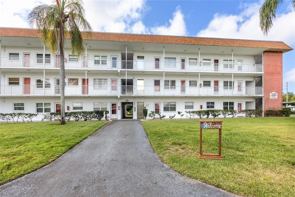 5728 14TH AVENUE N UNIT 305B ST PETERSBURG, FL 33710