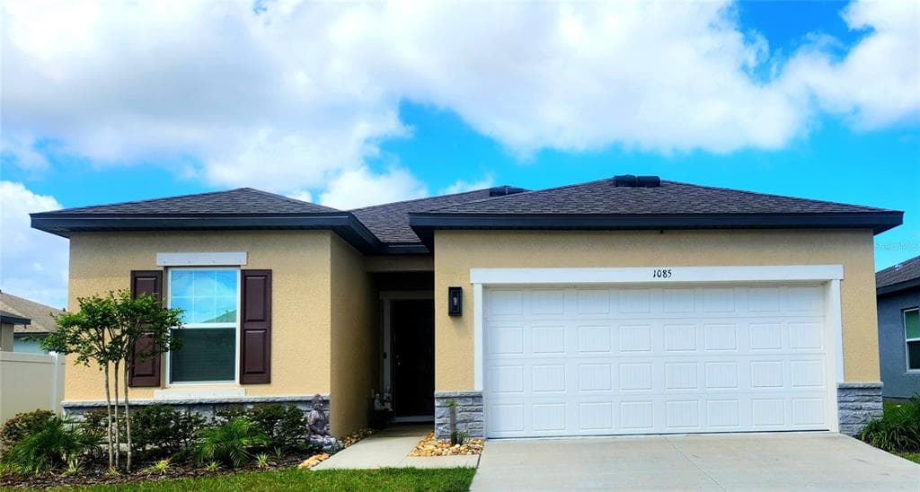 1085 KELLY FERN LOOP