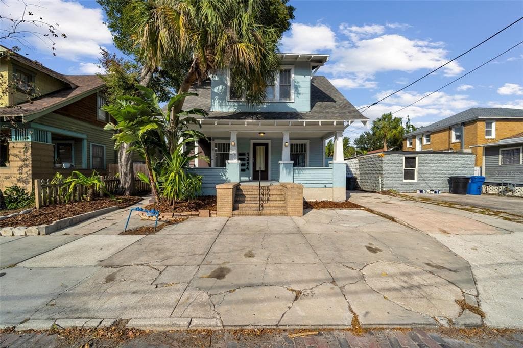 619 EARLE AVENUE N ST PETERSBURG, FL 33701