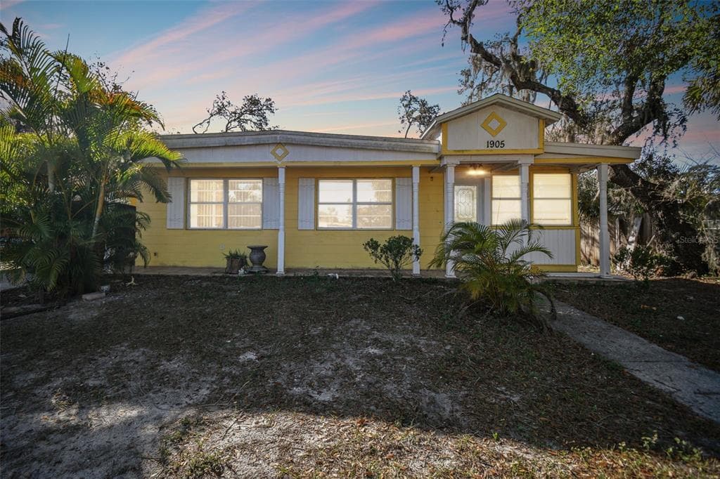 1905 E BROAD STREET TAMPA, FL 33610