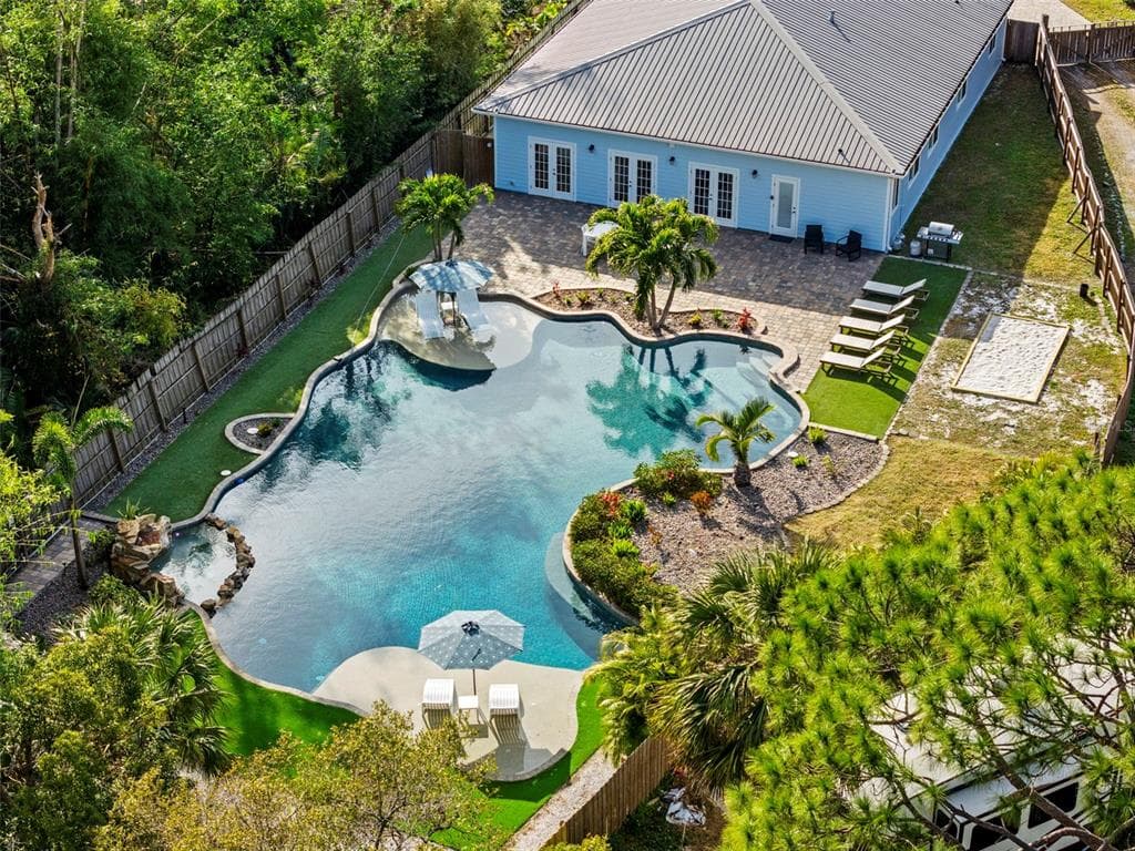 7701 40TH TERRACE N ST PETERSBURG, FL 33709