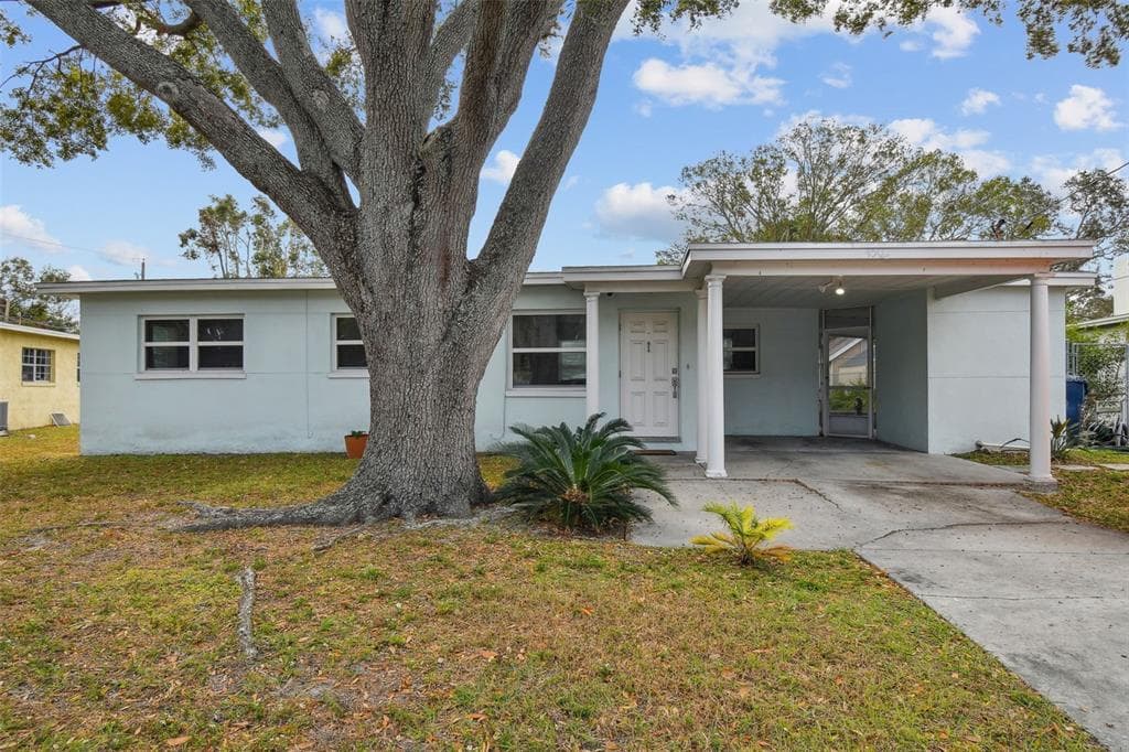 4504 W PAXTON AVENUE TAMPA, FL 33611