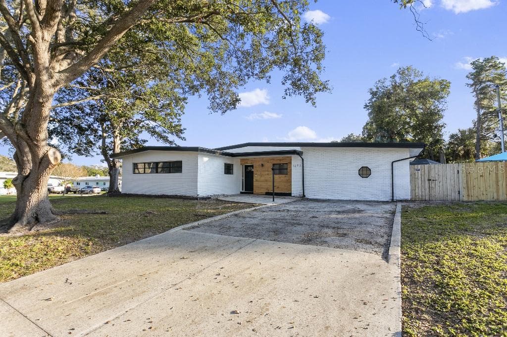 1271 WOODLAWN STREET CLEARWATER, FL 33756