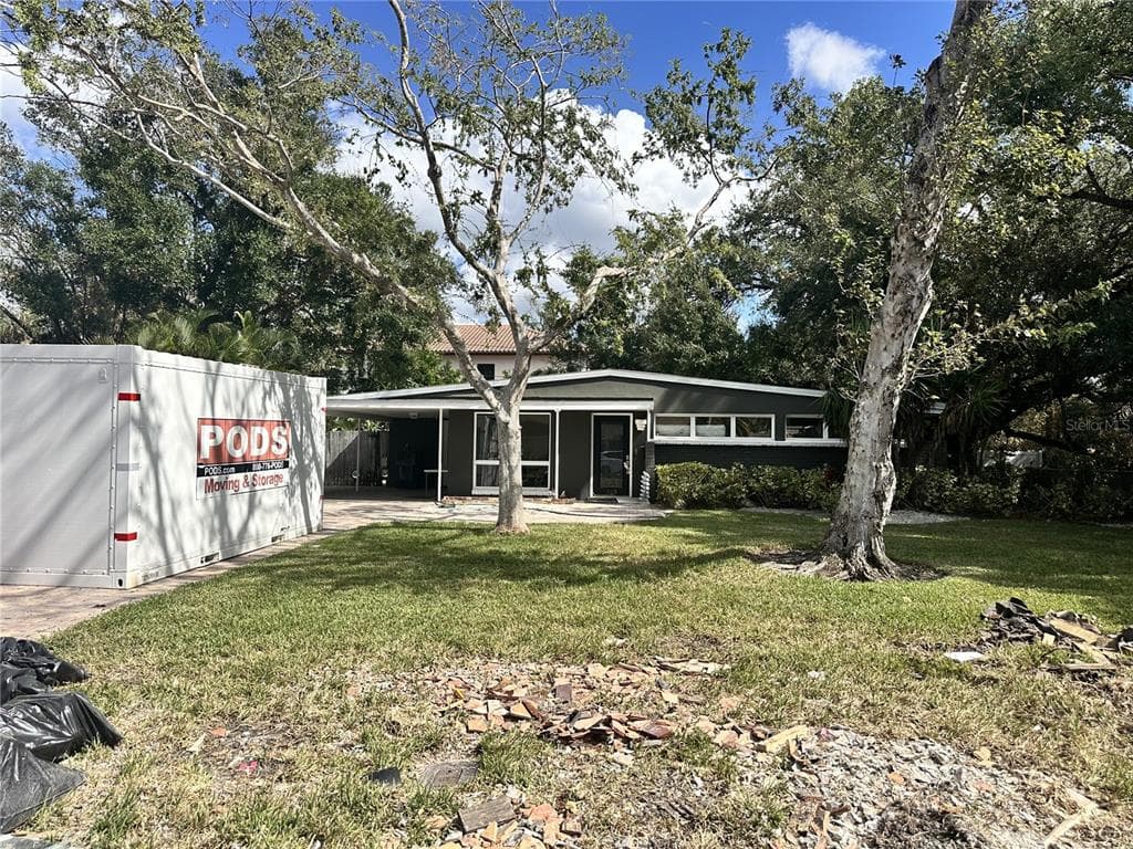 527 W DAVIS BOULEVARD TAMPA, FL 33606