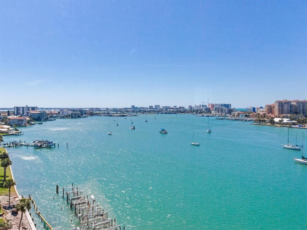 660 ISLAND WAY UNIT 1005 CLEARWATER BEACH, FL 33767