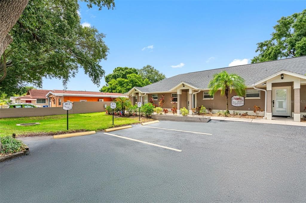 2703 W TAMPA BAY BOULEVARD UNIT A TAMPA, FL 33607