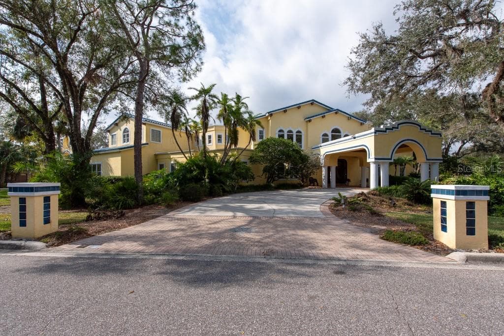 6324 W MACLAURIN DRIVE TAMPA, FL 33647