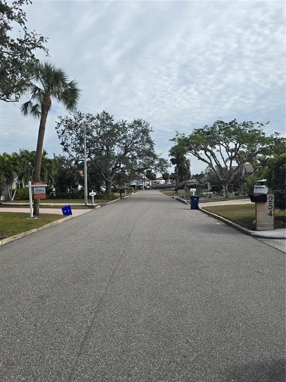 255 2ND STREET W ST PETERSBURG, FL 33715