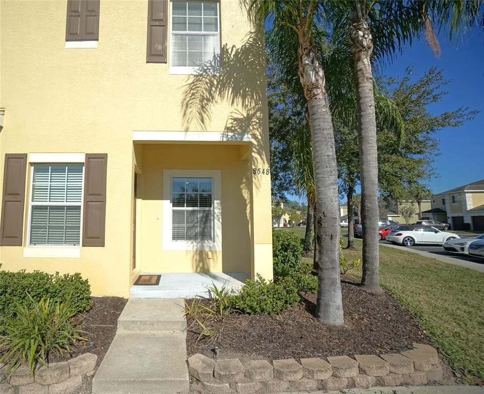 8548 GABLEBEND WAY TAMPA, FL 33647