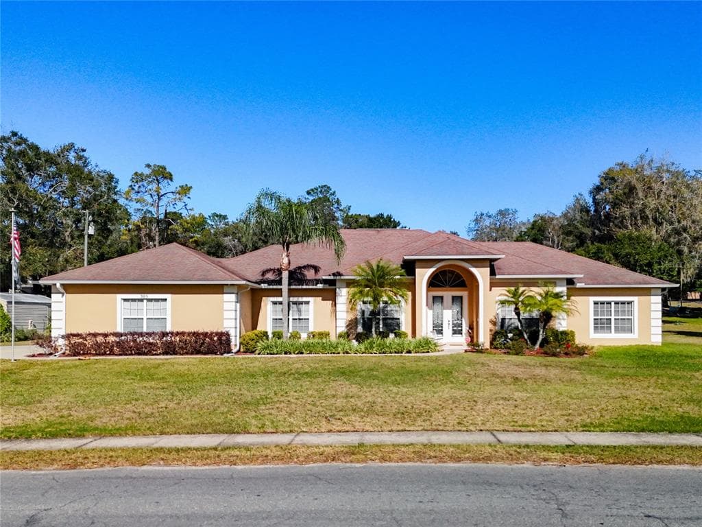 305 W LADY LAKE BOULEVARD LADY LAKE, FL 32159