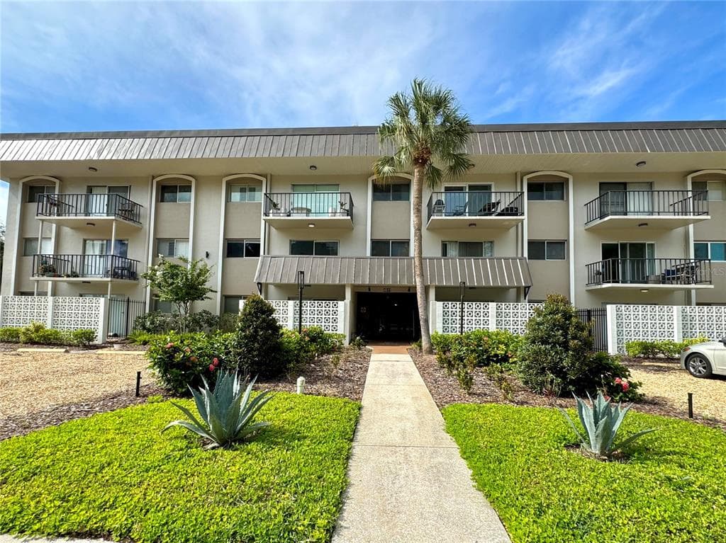 4611 W FIG STREET UNIT 106