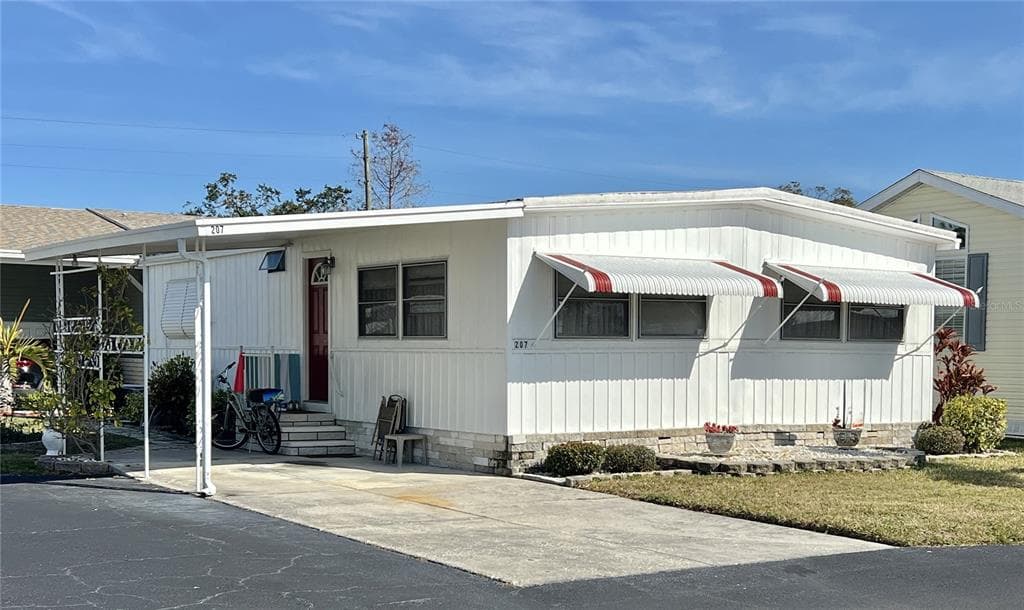 207 MOUNT PINEY AVENUE NE UNIT 284 ST PETERSBURG, FL 33702