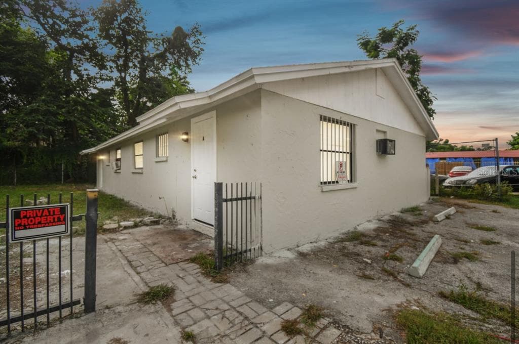 5204 N 45TH STREET TAMPA, FL 33610