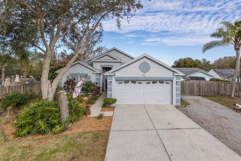 1764 BLUE LAKE COURT TARPON SPRINGS, FL 34689