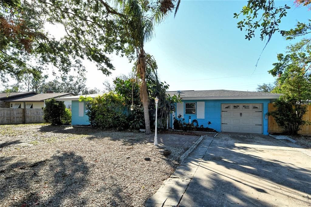 418 SARABAY ROAD OSPREY, FL 34229