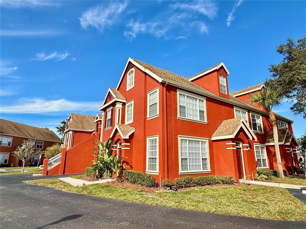 9580 LAKE CHASE ISLAND WAY UNIT 9580 TAMPA, FL 33626