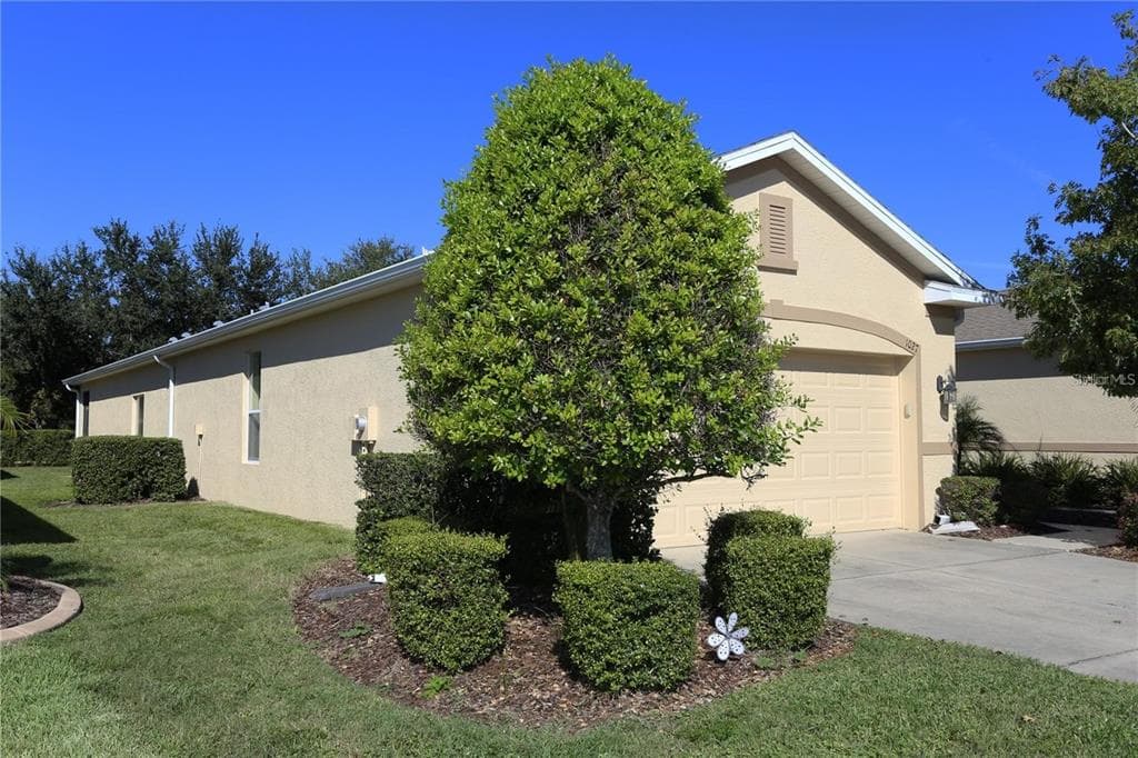 1027 ORCA COURT HOLIDAY, FL 34691
