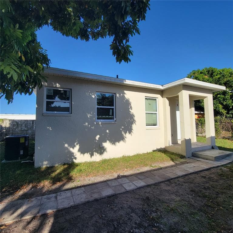 10506 N DIXON AVENUE TAMPA, FL 33612