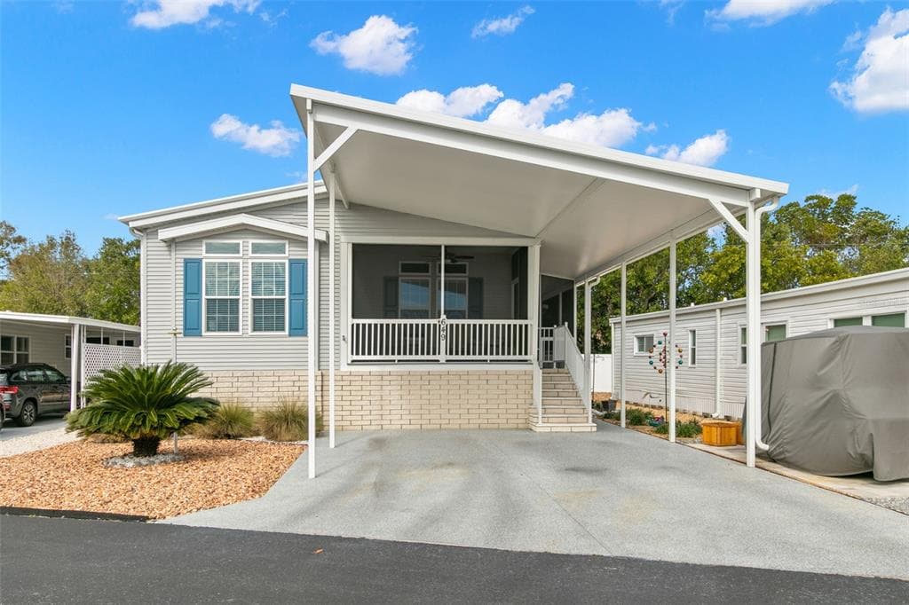 649 MOUNT PINEY AVENUE NE UNIT 696 ST PETERSBURG, FL 33702