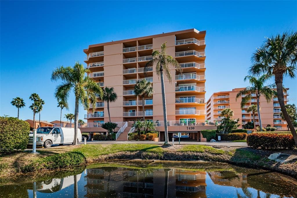 7430 SUNSHINE SKYWAY LANE S UNIT 701 ST PETERSBURG, FL 33711