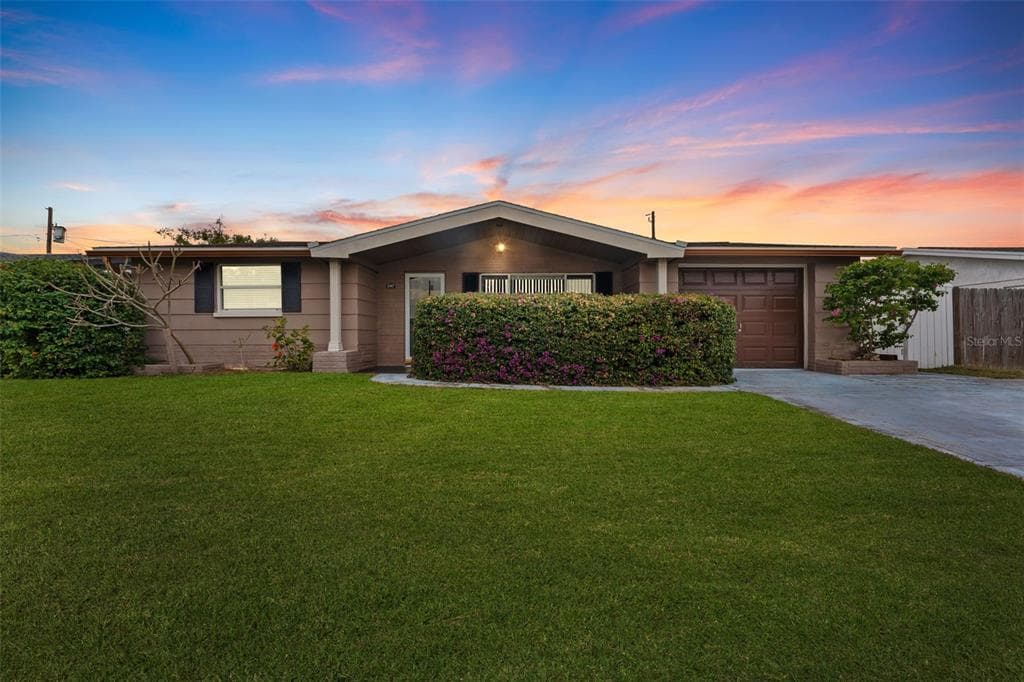 5147 PERENNIAL DRIVE HOLIDAY, FL 34690