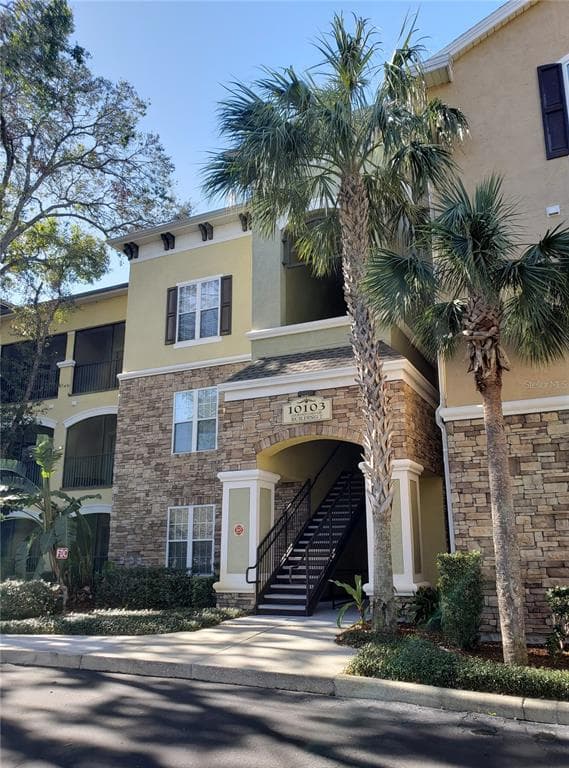 10103 COURTNEY OAKS CIRCLE UNIT 304 TAMPA, FL 33619