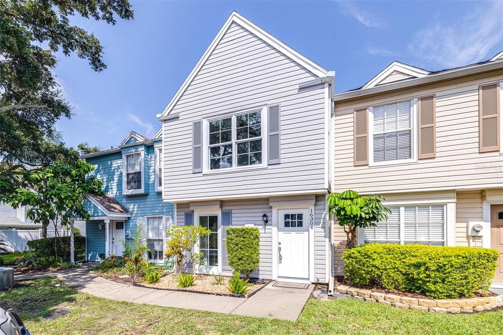 16304 RAMBLING VINE DRIVE W