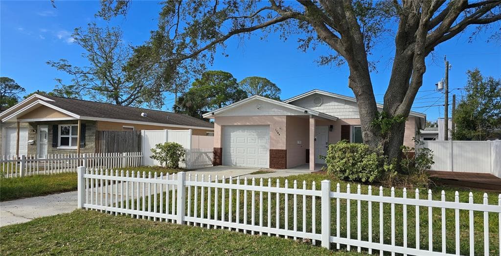 1749 NEW HAMPSHIRE AVENUE NE ST PETERSBURG, FL 33703