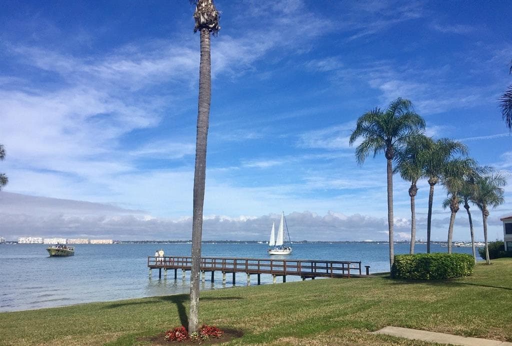 6211 SUN BOULEVARD UNIT 215 ST PETERSBURG, FL 33715