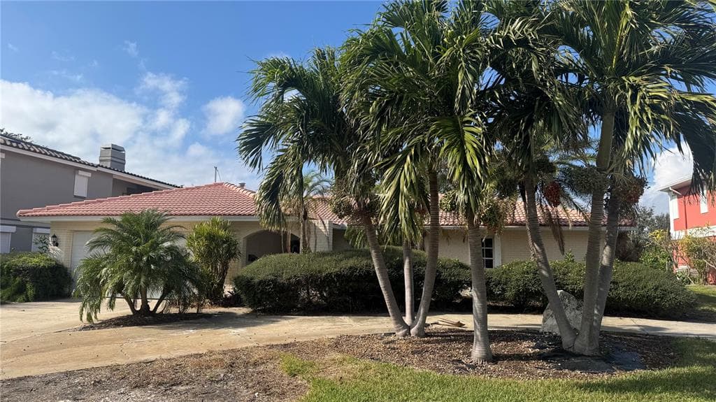 2071 ILLINOIS AVENUE NE ST PETERSBURG, FL 33703