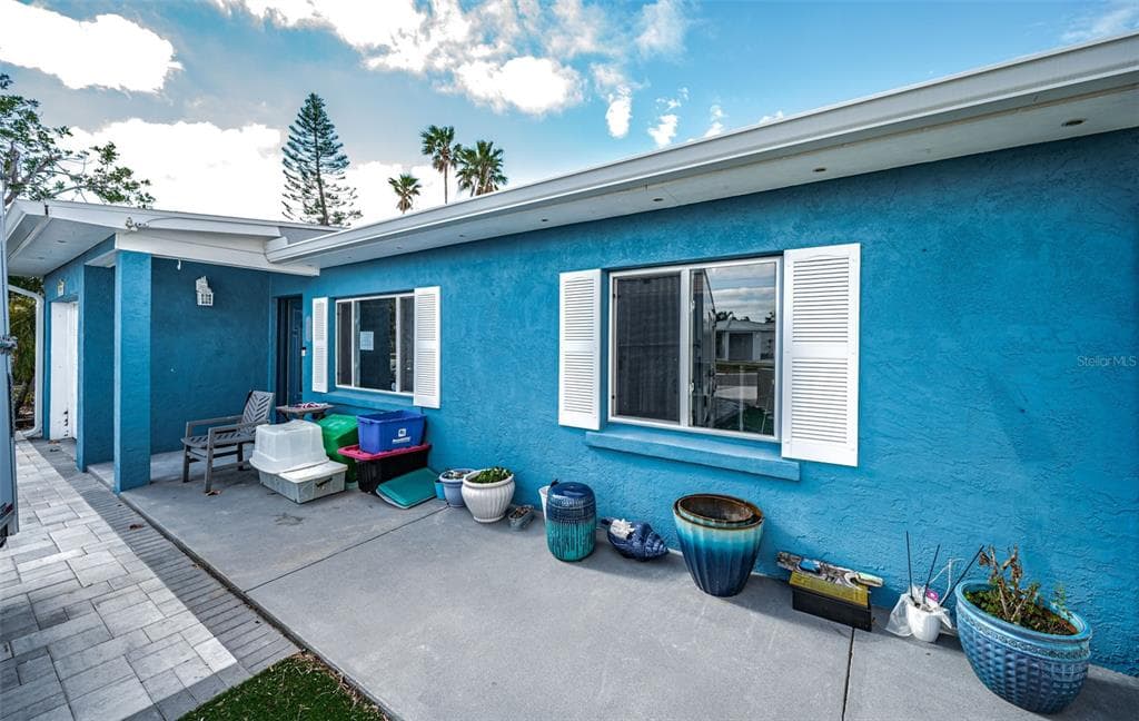 17744 1ST STREET E REDINGTON SHORES, FL 33708