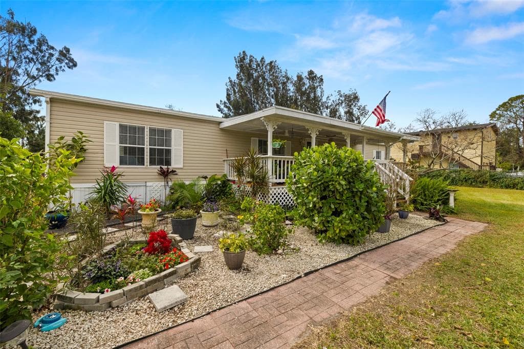 6105 CLIFF AVENUE GIBSONTON, FL 33534