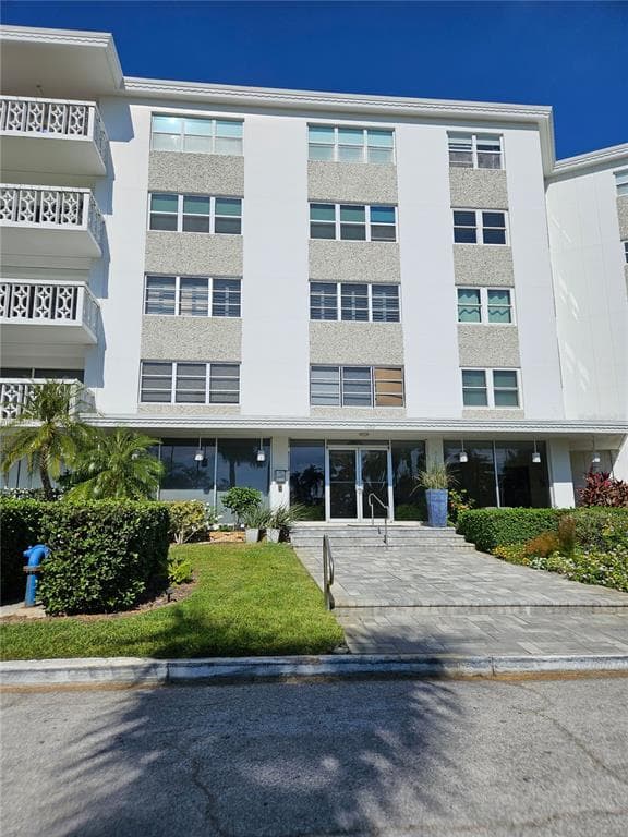 1100 N SHORE DRIVE NE UNIT 309 ST PETERSBURG, FL 33701