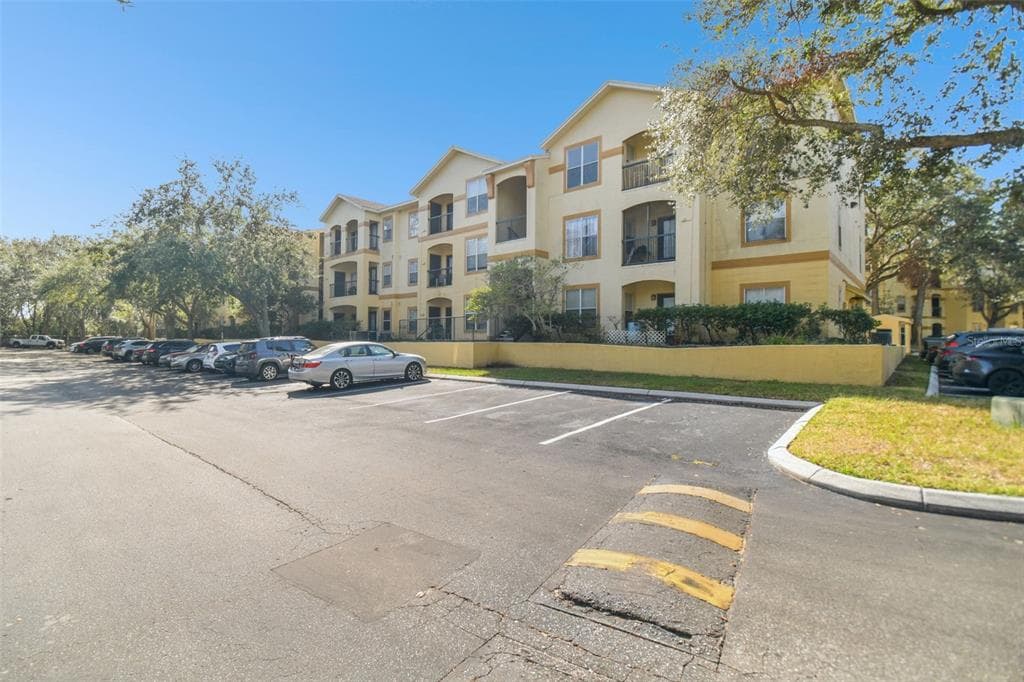 5612 PINNACLE HEIGHTS CIRCLE UNIT 304