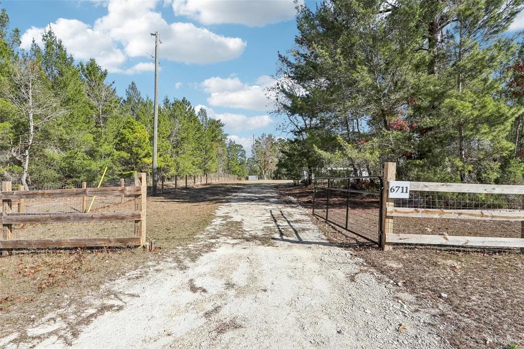 6711 LITTLE RAIN LAKE ROAD KEYSTONE HEIGHTS, FL 32656