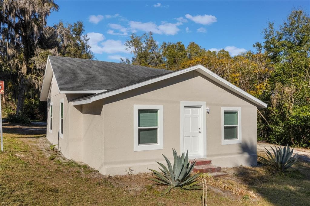 521 W VOORHIS AVENUE DELAND, FL 32720