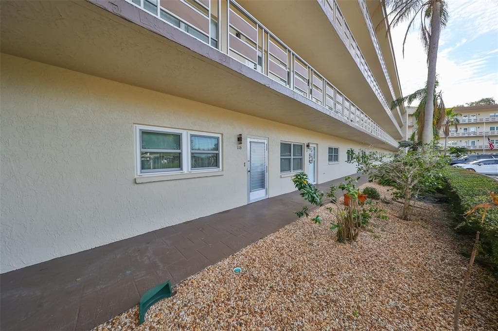 5725 80TH STREET N UNIT 116 ST PETERSBURG, FL 33709