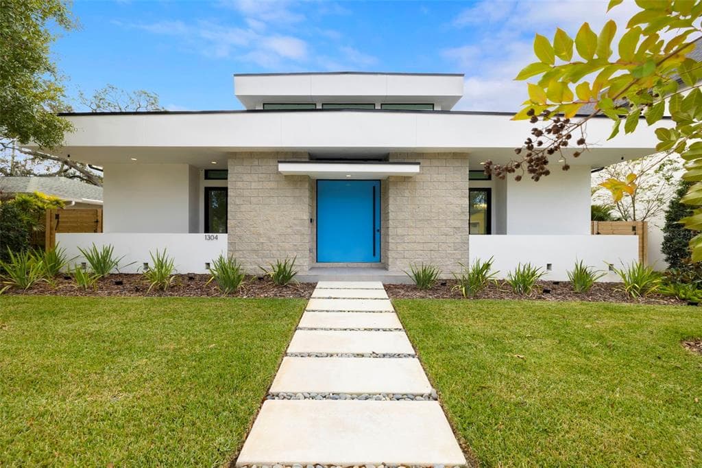 1304 W FRIBLEY STREET TAMPA, FL 33603