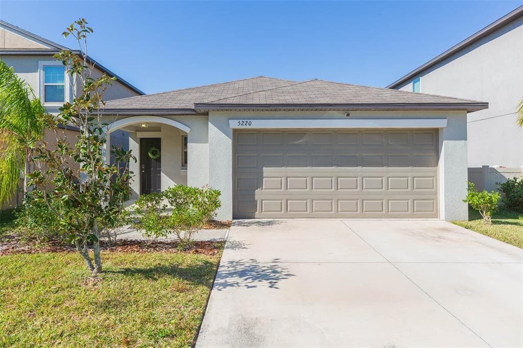 5220 WHITE CHICORY DRIVE APOLLO BEACH, FL 33572