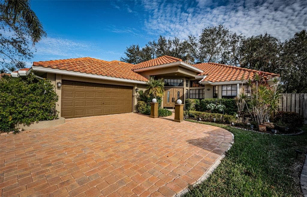 1001 LIVE OAK AVENUE NE ST PETERSBURG, FL 33703
