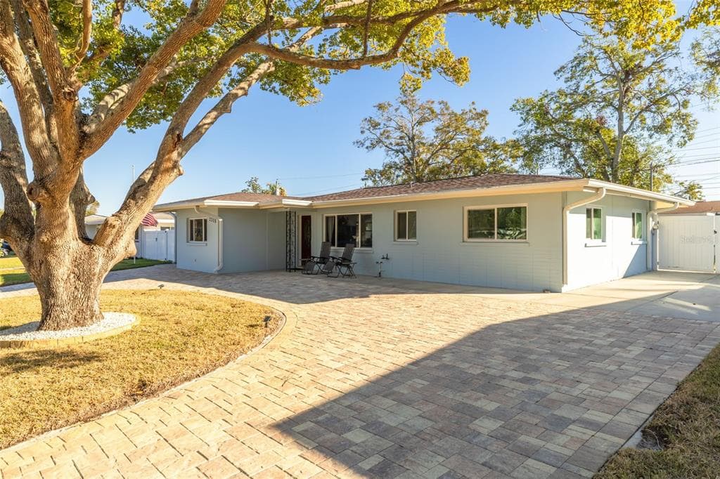 2308 VICTORY AVENUE LARGO, FL 33770